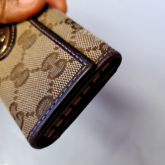 GUCCI Monogram Heart 6 Key Holder Case - Picture 8 of 8